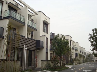 昆山房产网>昆山小区>花桥小区>香榭丽大道小区>绿地21城e区(别墅)>