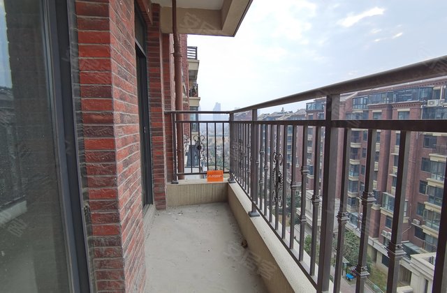 乐富强悦澜湾3室2厅121.29㎡82万二手房图片