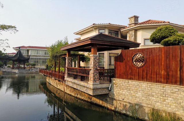 新出房源 鼎园美墅 占地2亩 位置很好 还原600平 急售