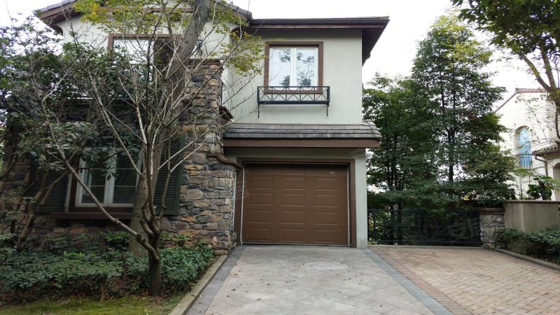 庆隆南山高尔夫国际社区柏翠庄