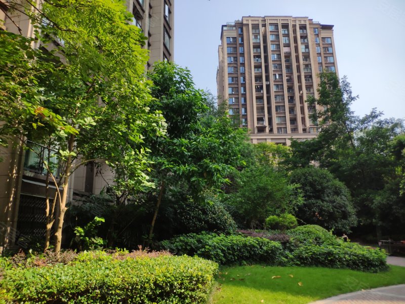 保利江上明珠馨园