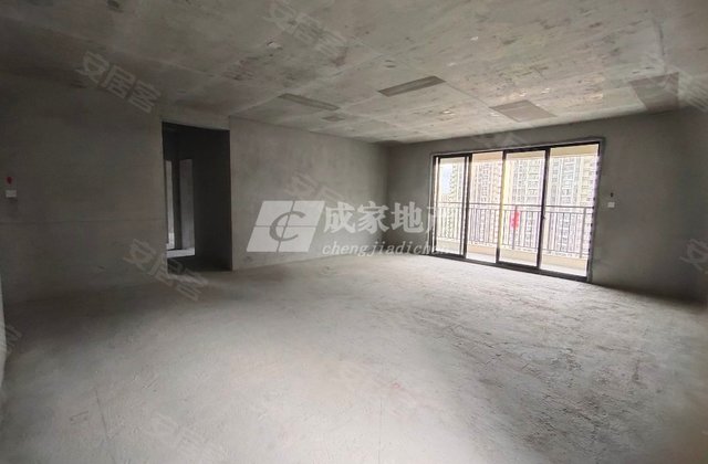 彰泰红小区4室2厅143.5㎡89.9万二手房图片