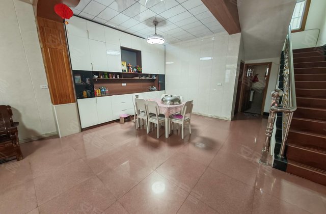 富豪小区5室2厅228㎡150万二手房图片