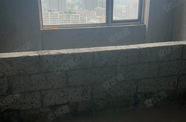 温泉小区3室1厅134.26㎡78万二手房图片