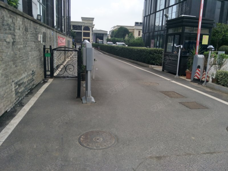 东湖广场华公馆