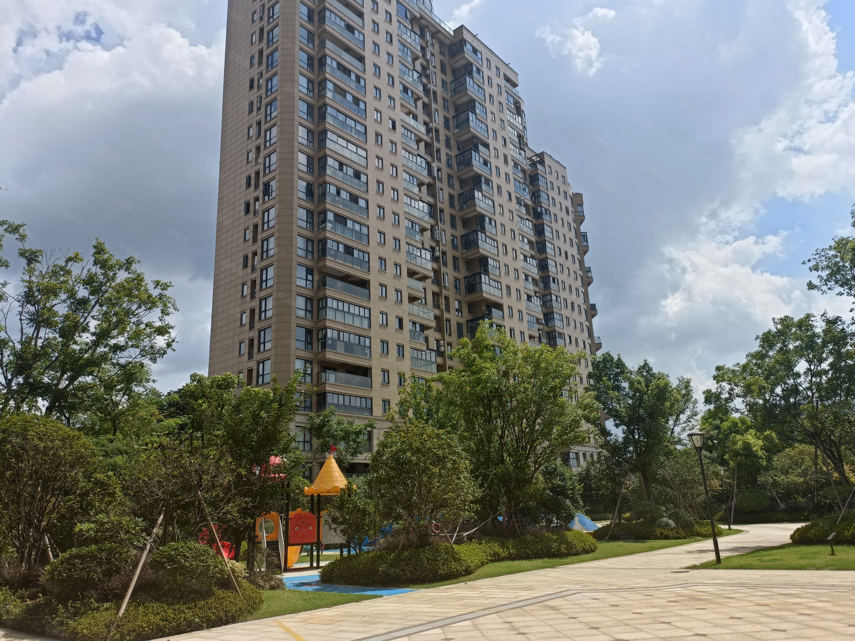 南江壹号3室2厅2卫163㎡南北360万