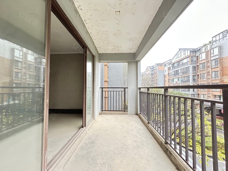 彰泰春天一梯两户31户型全房朝南中间楼层采光好随时看