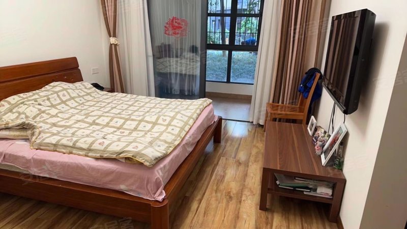 名流公馆(西区)3室2厅2卫