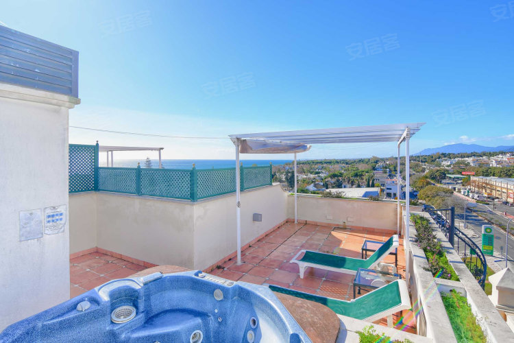 西班牙安达卢西亚自治区马尔韦利亚约¥367万海滨顶层公寓，可欣赏 大道的全景二手房公寓图片