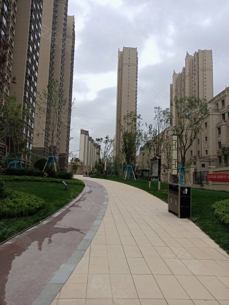 保利领秀山(公寓住宅)