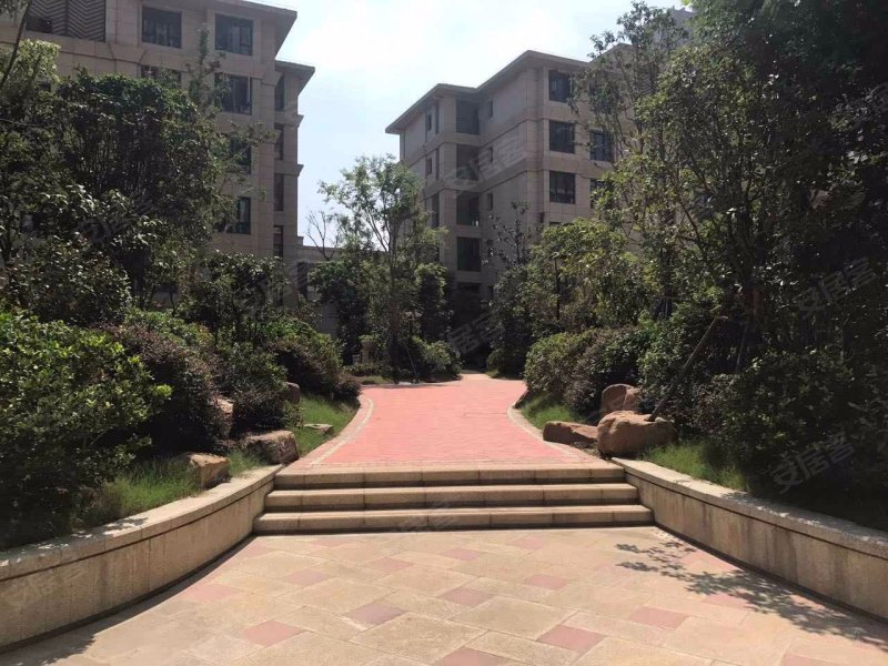 中铁世纪金桥锦湖园