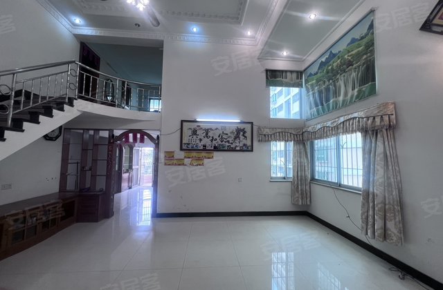 温氏花园4室2厅145㎡45万二手房图片