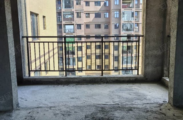 锦鹏星湖湾4室2厅162㎡83.9万二手房图片