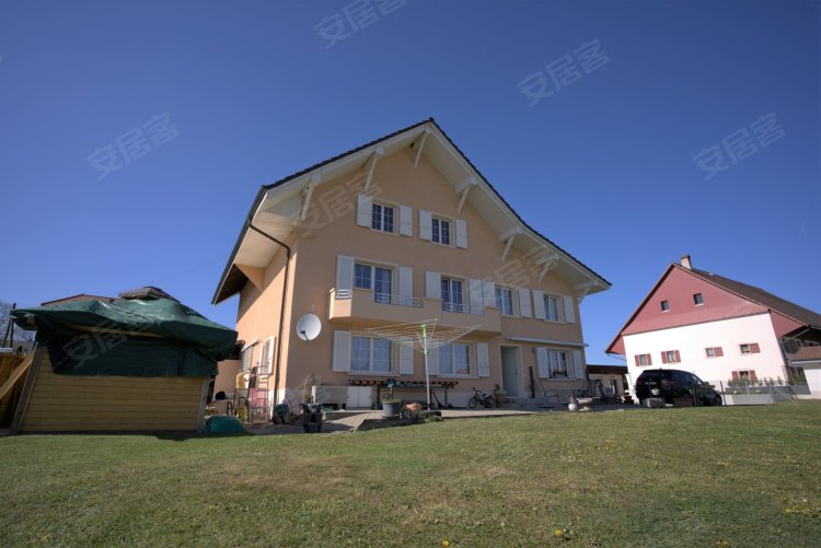 瑞士约¥682万宽敞而安静的村庄房屋二手房公寓图片