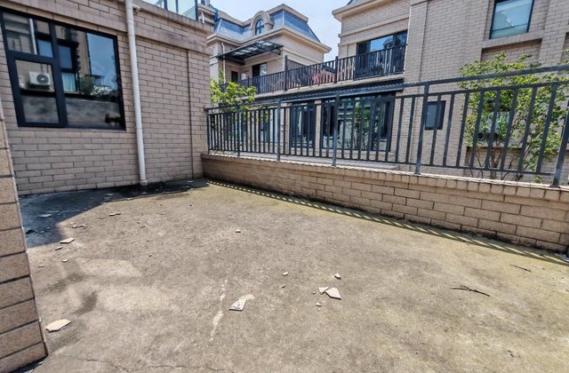 鸿山翡翠城4室3厅202㎡90.8万二手房图片