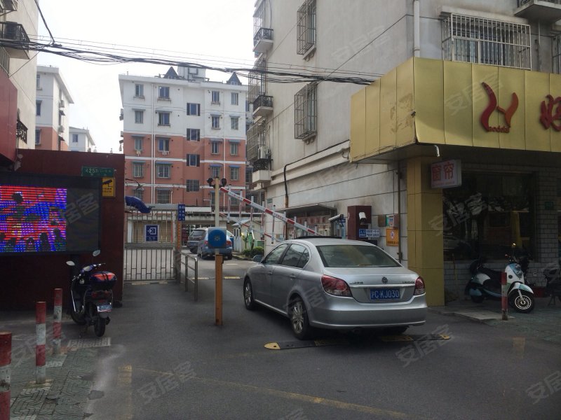 和平街150弄小区 