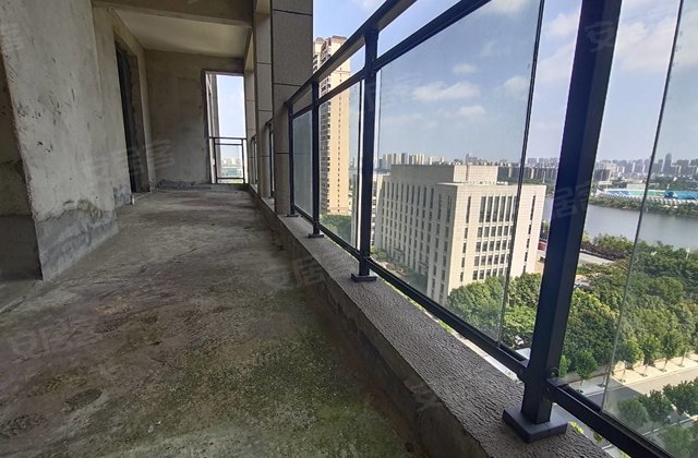 白鹤山银苑5室2厅238㎡149.8万二手房图片