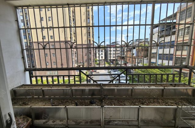 爱新街锦绣花园3室2厅117㎡35万二手房图片