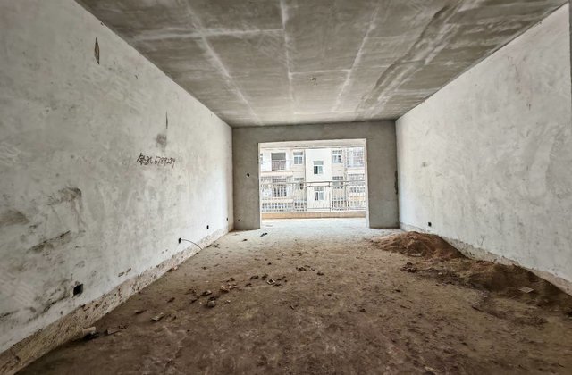 新世界建材城小区4室2厅141㎡45.8万二手房图片