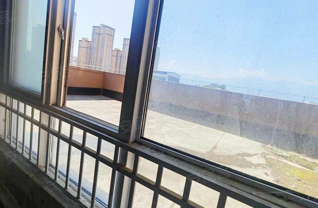 莱茵国际3室2厅126㎡89万二手房图片