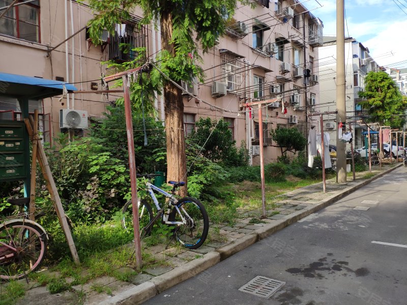 民主街32弄小区 