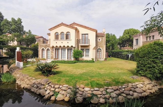 圣堡别墅4室2厅304㎡1998万二手房图片