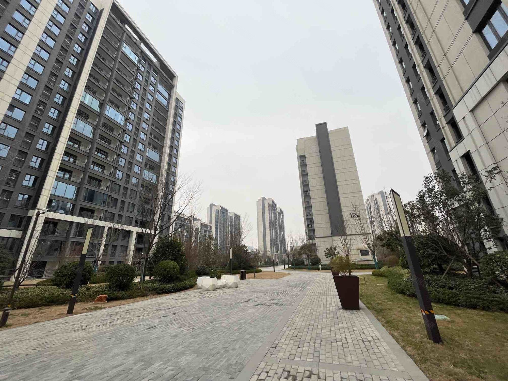 建业江山汇板楼南北通透近医院高楼层视野无遮挡