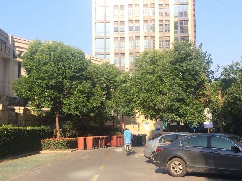 日月光伯爵天地城市华庭 