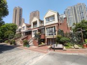 莱蒙城(别墅) 商圈成熟 高绿化 车位充足 小区新 交通便利