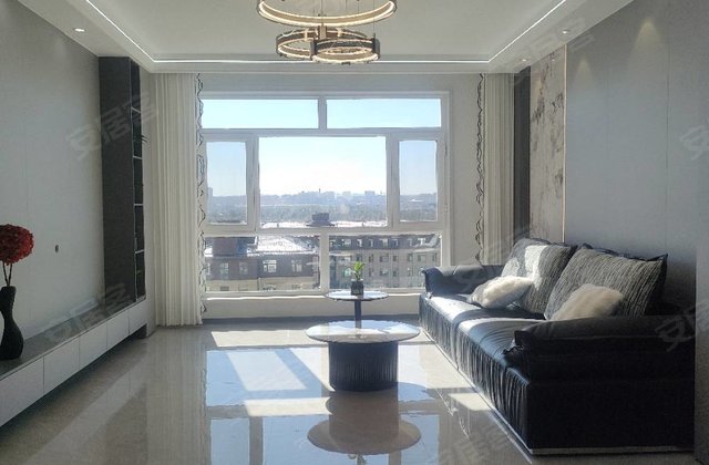 御湖原著3室2厅2卫131㎡南北108万