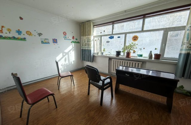 烟草公司住宅楼6室2厅150㎡65万二手房图片