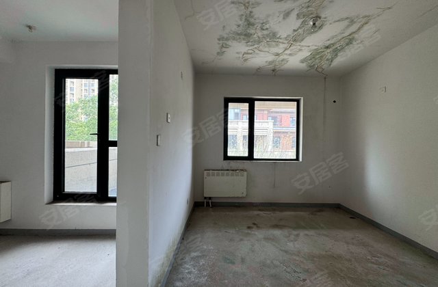 南北花园5室2厅3卫166㎡南北共3层2016年建造绿地国宝21城