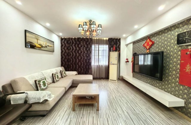 天虹金福园3室2厅1卫127㎡东西63万