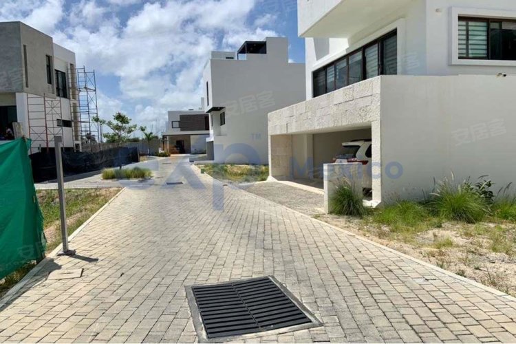 墨西哥约¥129万坎昆港出售土地在拉古纳1号，坎昆金塔纳罗奥开发一个综合社区内的房子二手房土地图片