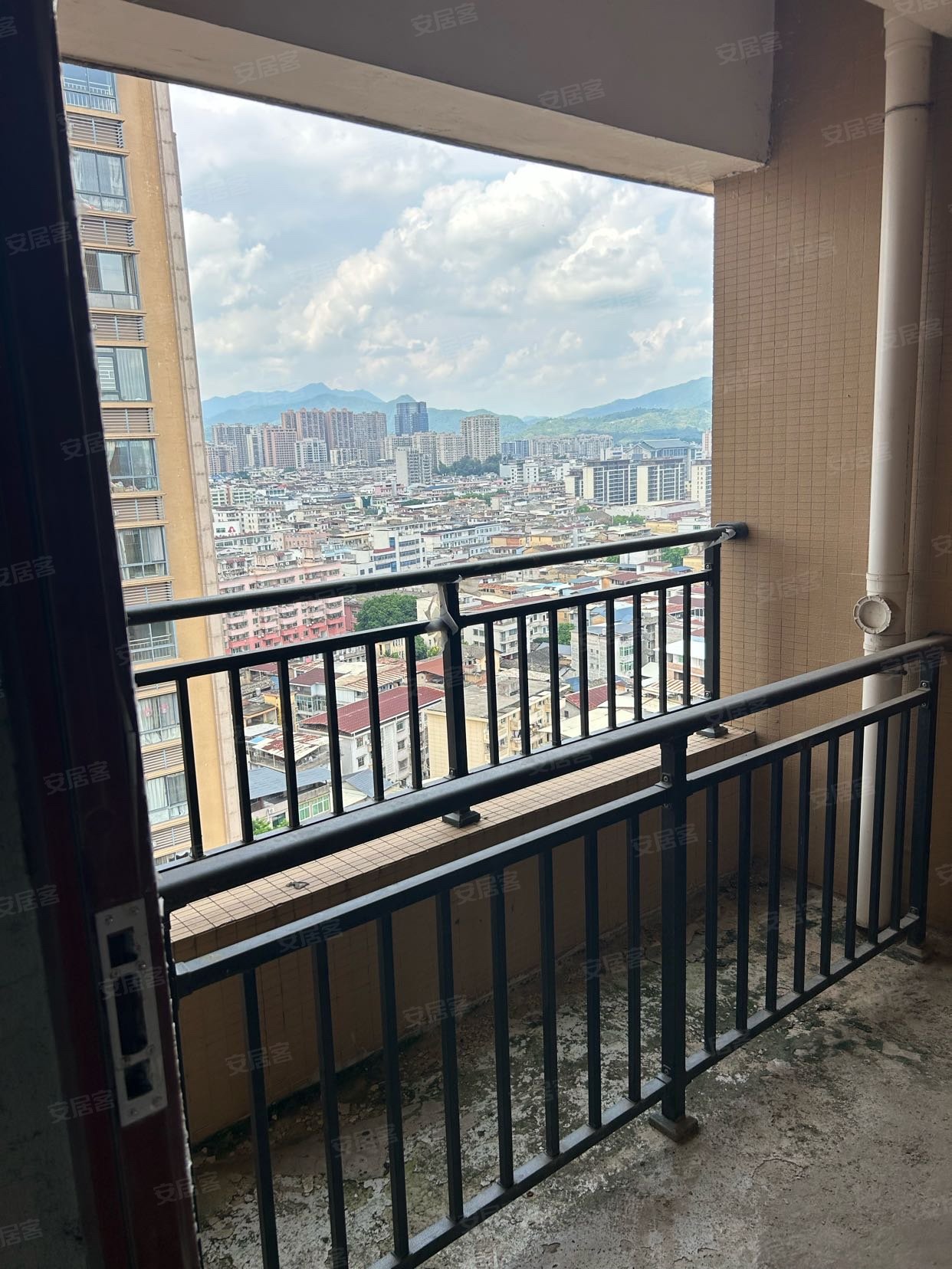 紫金财富中心4室1厅2卫123.94㎡南168万