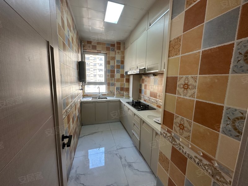 新上紫城南北通透两居前排老本精装修小高层