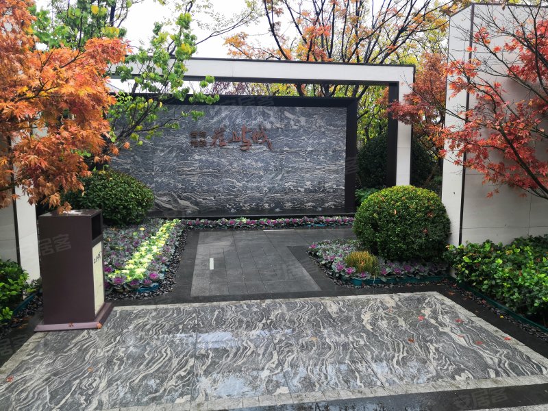 青特地铁花屿城