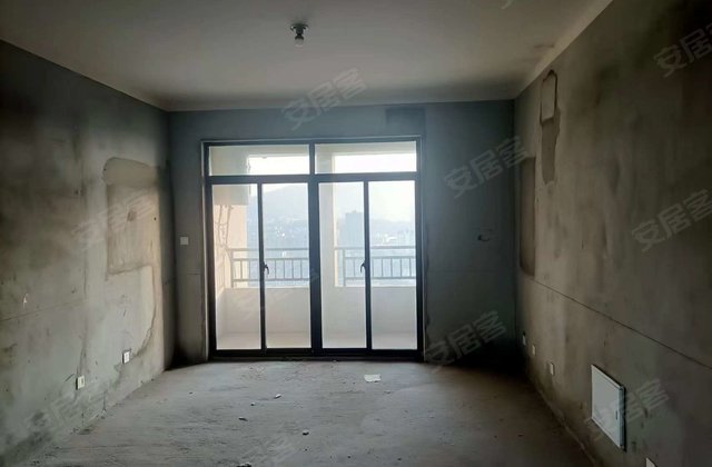 逸景美苑3室2厅122㎡80万二手房图片