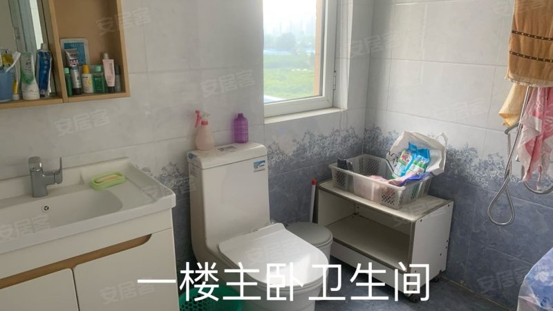 兴龙湾5室2厅3卫172㎡西140万