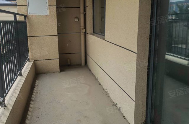 掌舵龙湖4室2厅153㎡73万二手房图片