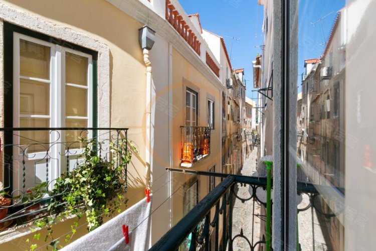 葡萄牙里斯本区里斯本约¥138万T1+1 与瓦兰迪姆， 地铁旁边二手房公寓图片