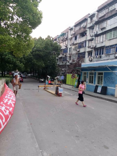 洛场路250弄小区 