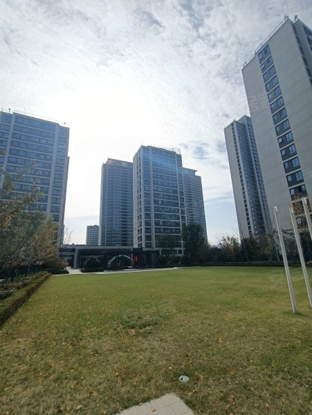 陆港绿城西安全运村