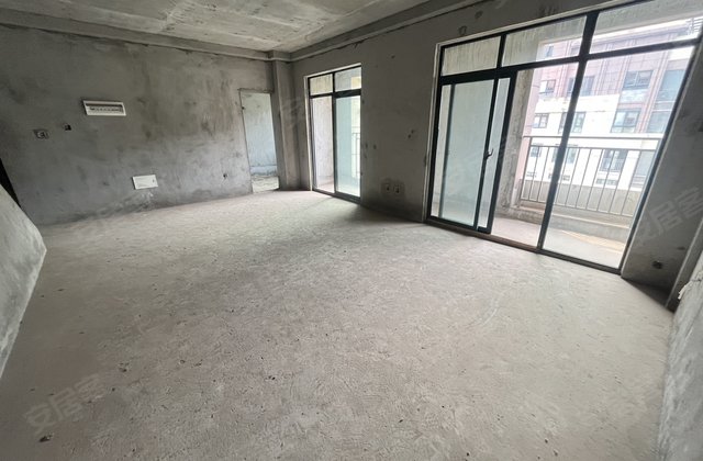 置地城4室2厅158㎡76.8万二手房图片