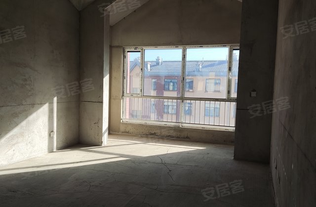 东城国际3室2厅133.4㎡33万二手房图片