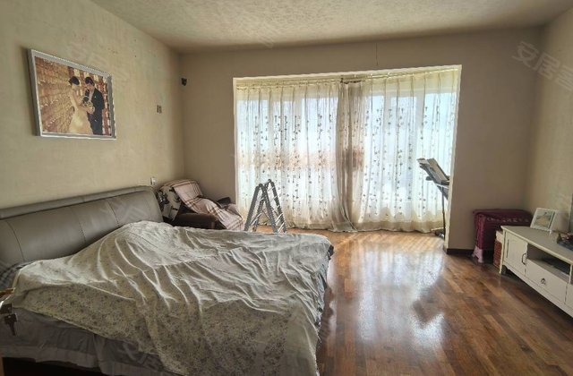 水塔山庄5室2厅213㎡205万二手房图片