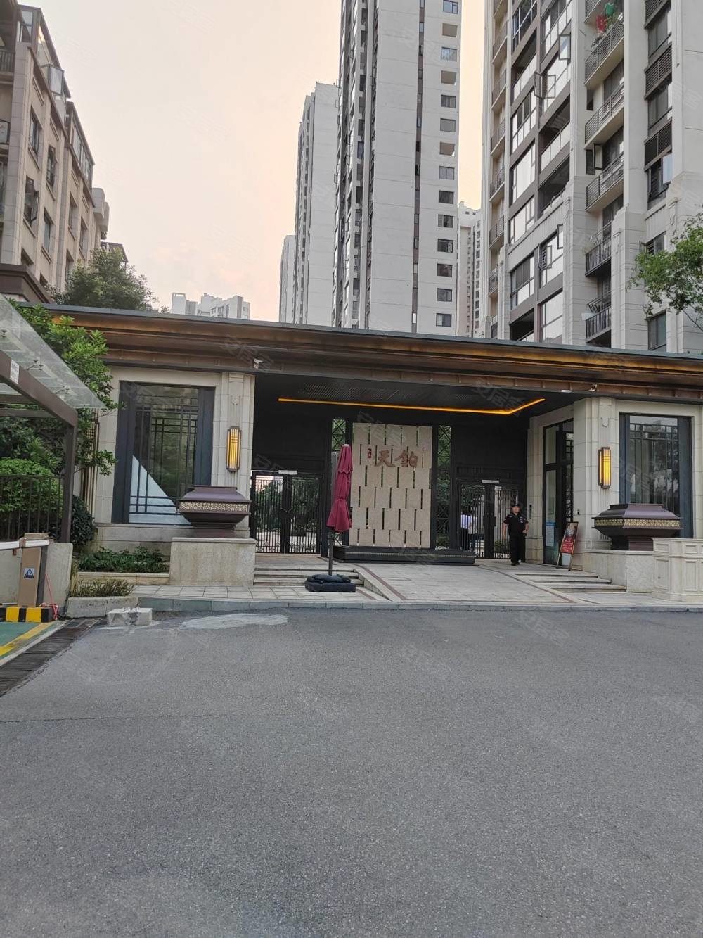 红星天铂3室2厅1卫104.85㎡南北113万