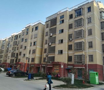 金城花园毛坯大户三室两卫