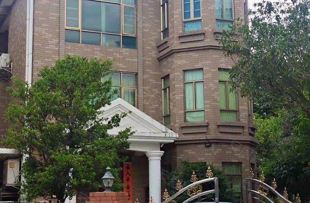 瑞康路华侨新村2009年建造共3层南北216㎡6室2厅4卫横沥镇独栋大别墅