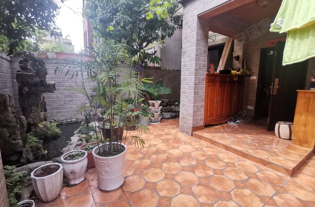 独门独院 花园洋房 轻轨旁 曦圆柳镇 诚心出售 价格可议南北满二年近